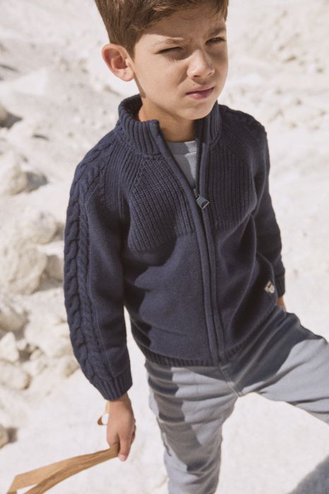 ЖИЛЕТКА С ЦИП ЗА МОМЧЕ 