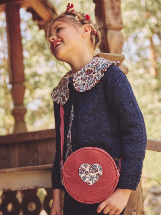 Кръгла червена кадифена чантичка за бебе момиче