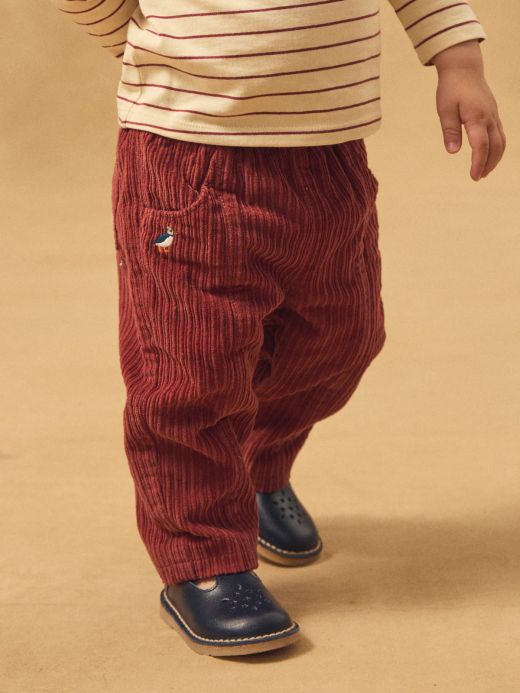 Червен кадифен панталон за бебе момче