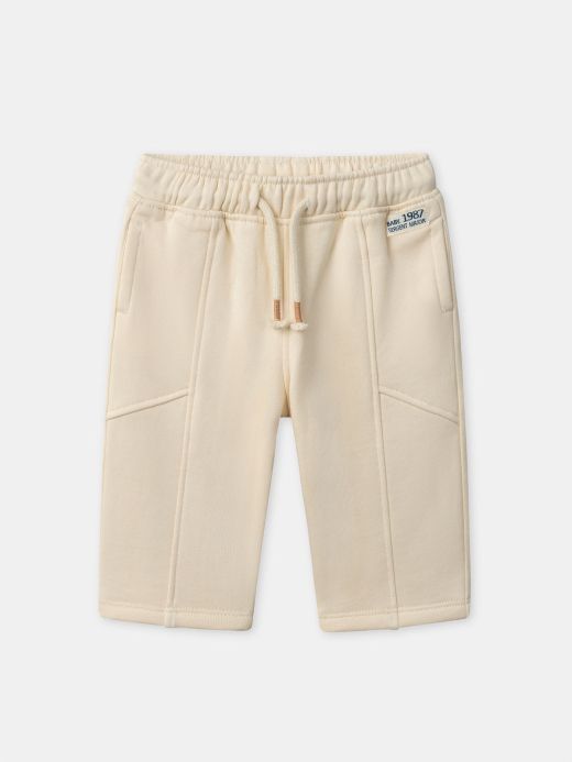 Бежов панталон за бебе момче