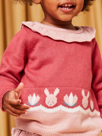 Плетен пуловер с яка, с мотиви на зайчета и цветя DATALIE 
