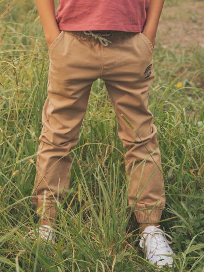  Панталон от памук в цвят лешник FIPOAGE 