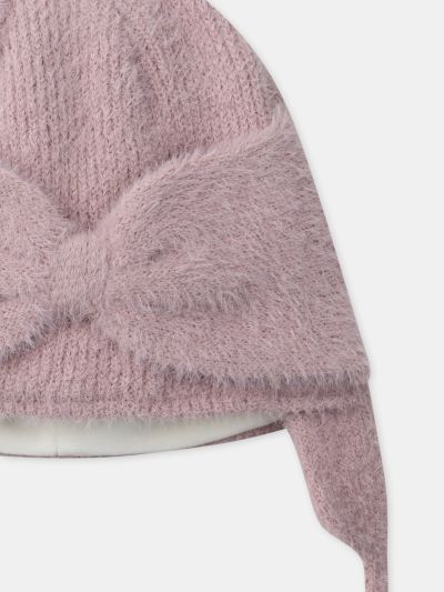 ПЛЕТЕНА ШАПКА С ДЕКОРАТИВНА ПАНДЕЛКА ЗА МОМИЧЕ