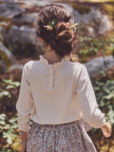 БЛУЗА С ЕЛЕГАНТНА БРОДЕРИЯ ЗА МОМИЧЕ