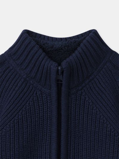 ЖИЛЕТКА С ЦИП ЗА МОМЧЕ 