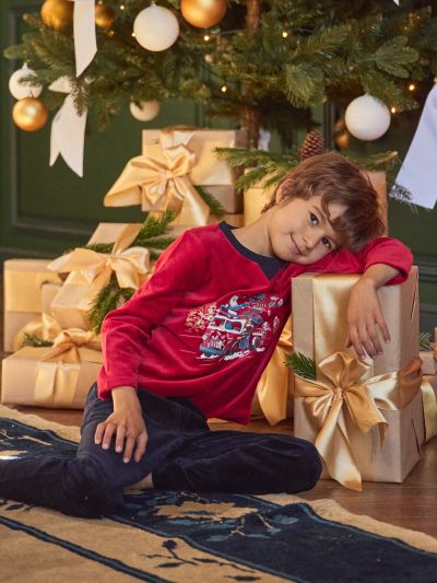 ПЛЮШЕНА ПИЖАМА С КОЛЕДЕН МОТИВ ЧЕРВЕНО И СИНЬО