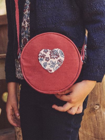 Кръгла червена кадифена чантичка за бебе момиче