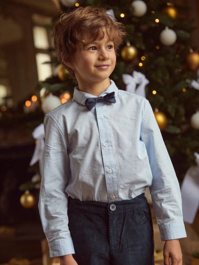 Светлосиня коледна риза с папионка