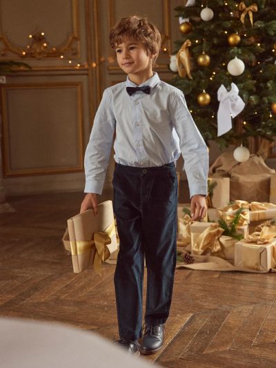 Светлосиня коледна риза с папионка