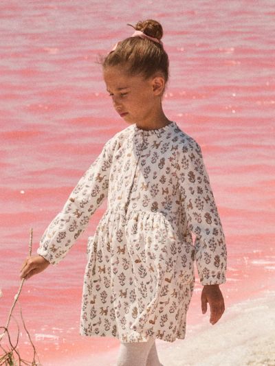 Бяла рокля с флорален и животински принт за момиче