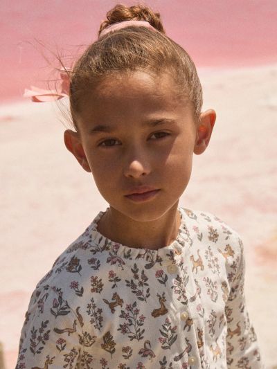 Бяла рокля с флорален и животински принт за момиче