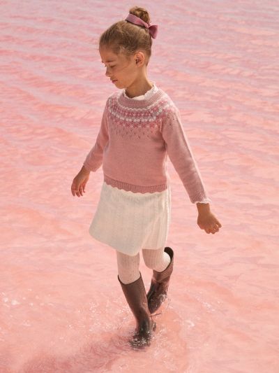 Розов пуловер с фигурална плетка – момиче