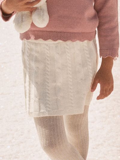 Екрю плетена пола