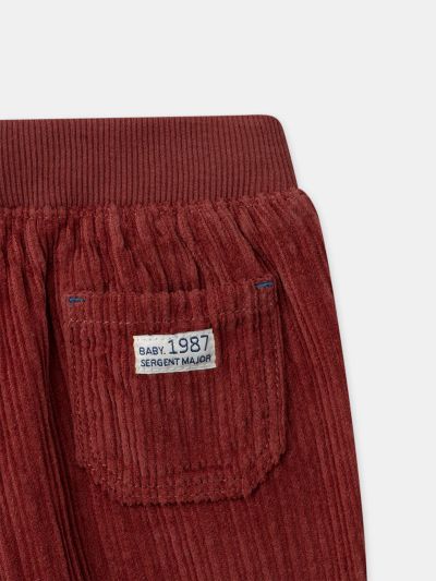Червен кадифен панталон за бебе момче