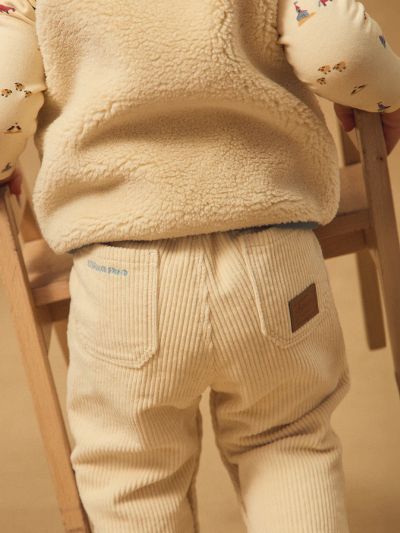 Екрю кадифен гащеризон за бебе момче