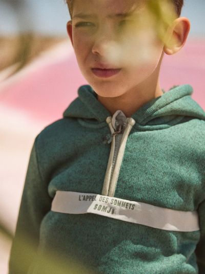 Зелен суичър с качулка за момче