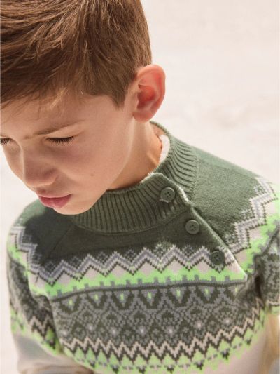 Пуловер за момче с шарена плетка