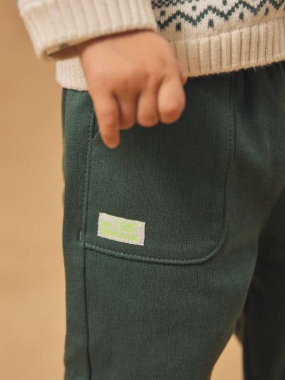 Зелени панталони за бебе момче