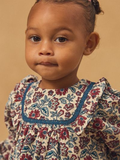 Рокля с флорален принт за бебе момиче