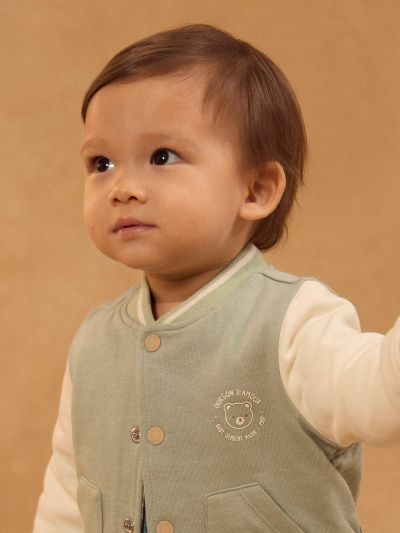 ДВУЛИЦЕВА БЕБЕШКА ЖИЛЕТКА В ЗЕЛЕНО И  РАЙЕТА ЗА БЕБЕ МОМЧЕ