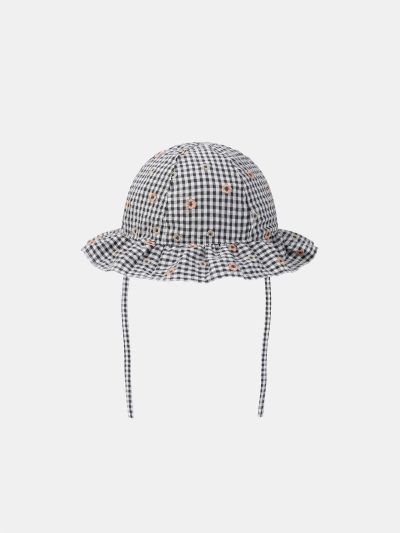 Шапка на каре за бебе момиче