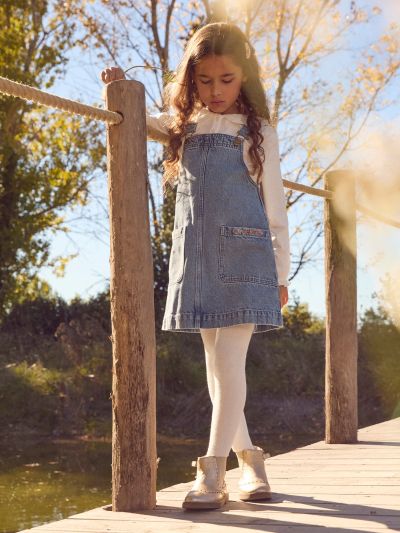 Екрю блуза с декоративна яка за момиче