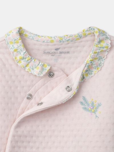 Комплект за новородено момиче: горнище и розов панталон + спален комплект