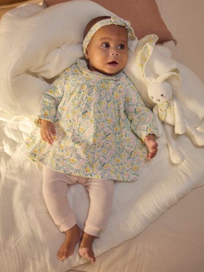 КОМПЛЕКТ РОКЛЯ С ФЛОРАЛЕН ПРИНТ + РОЗОВ КЛИН + ЛЕНТА ЗА ГЛАВА ЗА НОВОРОДЕНО МОМИЧЕ