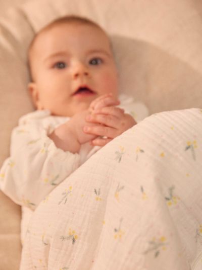 СПАЛЕН ЧУВАЛ С ПРИНТ ЛИСТА ЗА НОВОРОДЕНО МОМИЧЕ