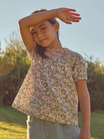 БЛУЗА С ФЛОРАЛЕН ПРИНТ ЗА МОМИЧЕ