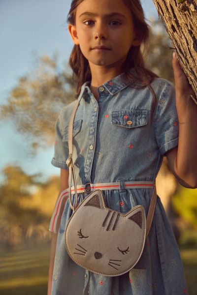 РОЗОВА ЧАНТА С ФОРМА НА КОТЕ С ПРЕЗРАМКА ЗА МОМИЧЕ